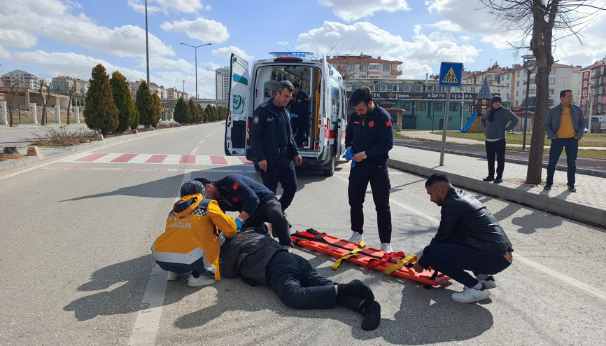 Minibüsün çarpması ile 32 metre ileri fırlayan yaya öldü Minibüsün çarpması ile 32 metre ileri fırlayan yaya öldü