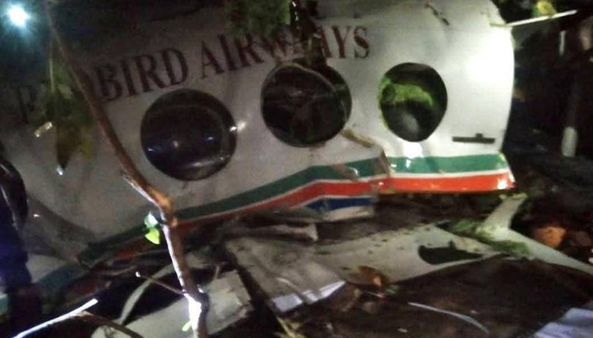 Hindistanda ambulans uçak düştü: 7 ölü