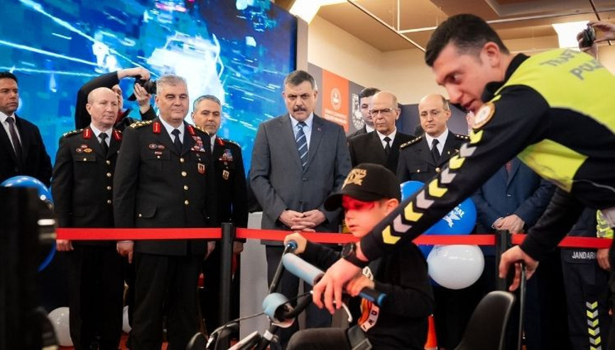 Bakan Çiftçi Külliyede Ramazan etkinlik alanını ziyaret etti