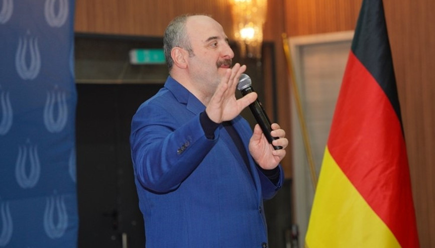 Komisyon Başkanı Mustafa Varank, Almanya’da Türklerle buluştu