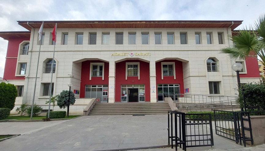Apart otelde korkunç olay Bıçak zoruyla gasbedip uygunsuz fotoğraflarını çektiler... 3 şüpheli tutuklandı