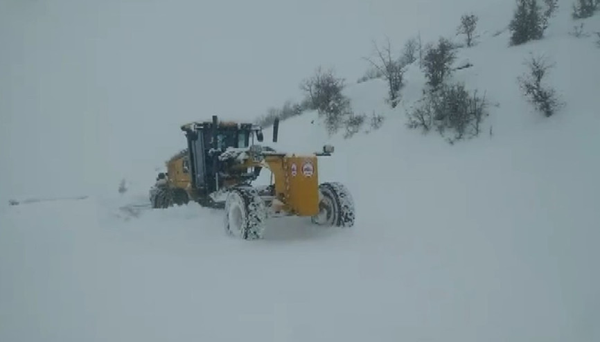 Elazığ’da kar yağdı; 115 köy yolu ulaşıma kapandı
