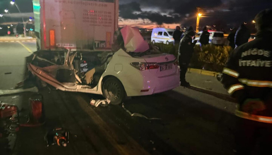 Niğde’de TIR’a arkadan çarpan otomobilin sürücüsü öldü