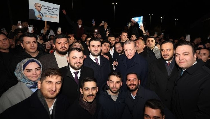 AK Partili gençlerden Cumhurbaşkanı Erdoğana doğum günü sürprizi
