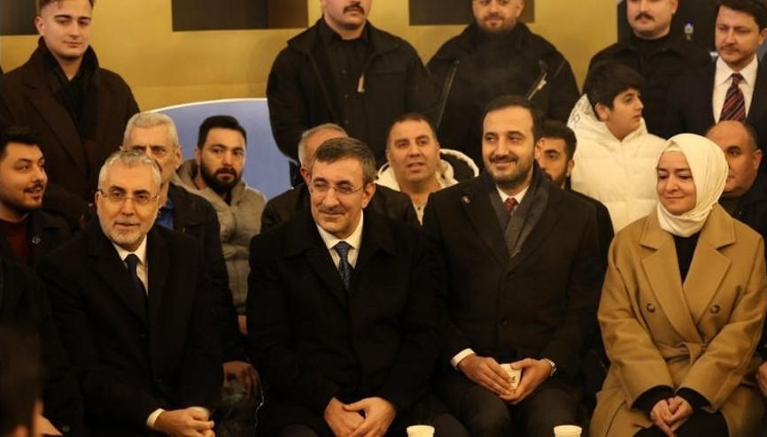 Cumhurbaşkanı Yardımcısı Yılmaz ve Bakan Işıkhan, AK Parti İstanbul teşkilatını ziyaret etti