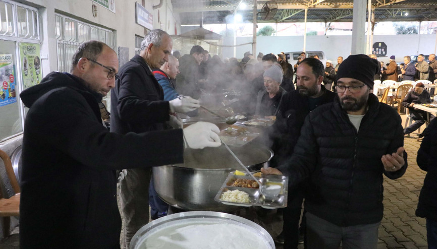 Bu mahallede ramazanda iftar yemeklerini erkekler hazırlıyor