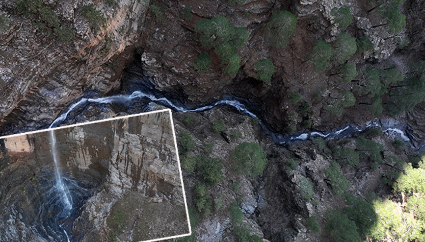 İlçeye 55 kilometre uzaklıkta: Yılın sadece 1 ayı görülüyor | V şeklinde bir yapısı var: Durup bakanlar fark ediyor İlçeye 55 kilometre uzaklıkta: Yılın sadece 1 ayı görülüyor | V şeklinde bir yapısı var: Durup bakanlar fark ediyor