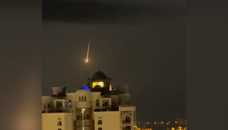 BAEnin Dubai kenti hava sahasında İran füzeleri görüntülendi