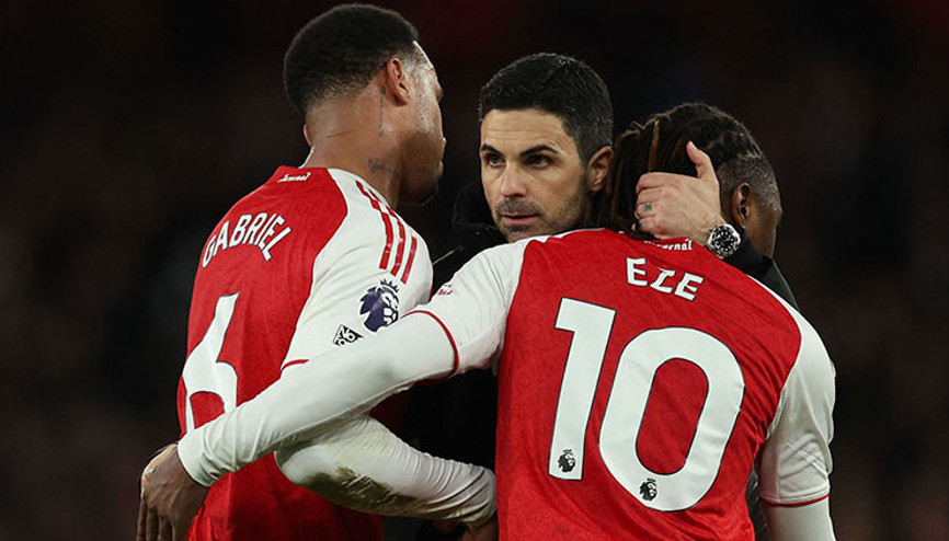 Premier Ligde lider Arsenal, Chelseayi 2 golle geçti