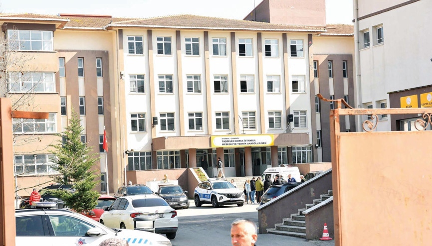 Öğrenci öğretmenini katletti Öğrenci öğretmenini katletti