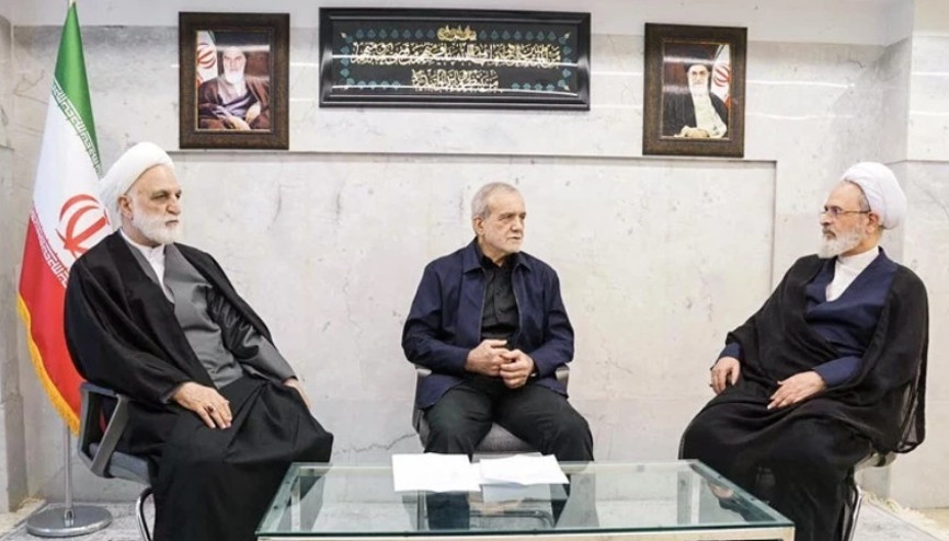Hamaney’den sonra İranı bu üçlü yönetiyor Hamaney’den sonra İranı bu üçlü yönetiyor