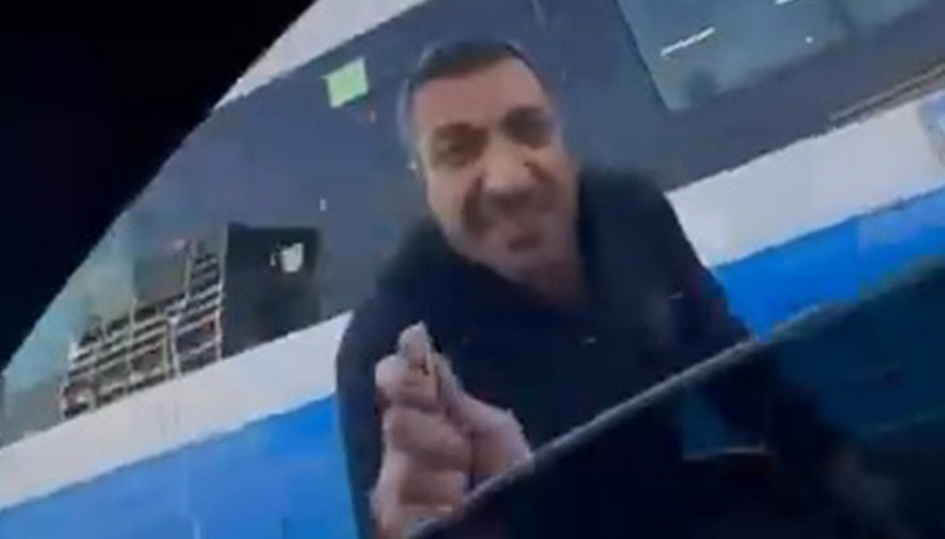 Trafik magandasının saldırısı yanına kalmadı: 180 bin lira ceza, 2 ay ehliyete el koyma Trafik magandasının saldırısı yanına kalmadı: 180 bin lira ceza, 2 ay ehliyete el koyma