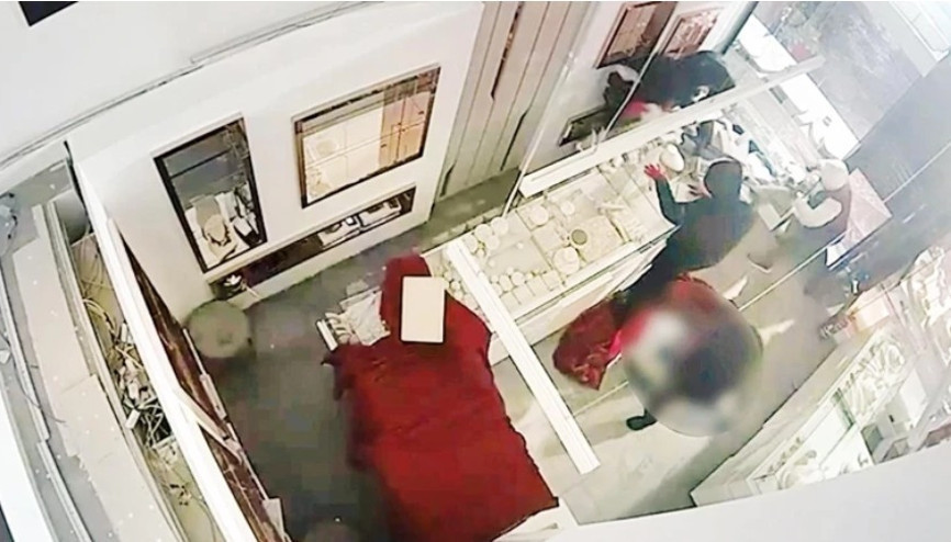 2 dakikada 18 milyon liralık soygun kamerada