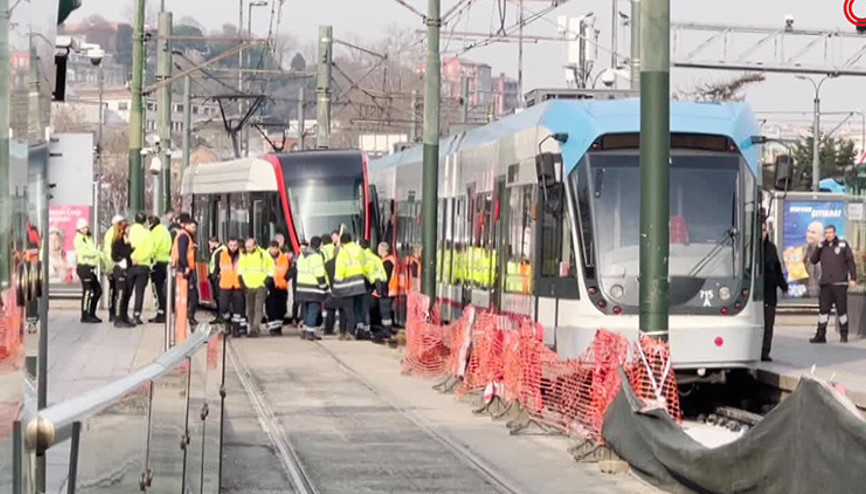 İstanbulda tramvay raydan çıktı
