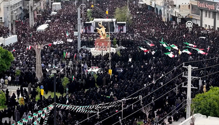 ABD-İsrailin İranda ilkokula düzenlediği saldırıda ölen çocuklar için cenaze töreni düzenlendi