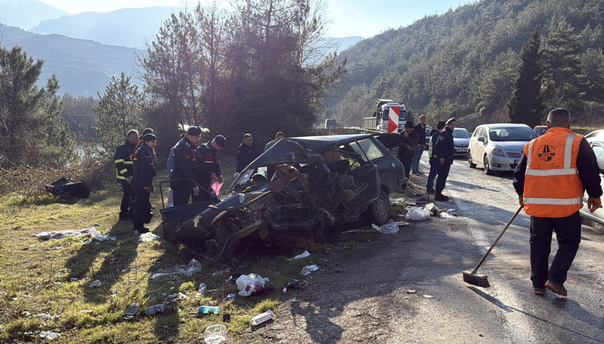 Kamyon ile otomobil çarpıştı: 1 ölü, 5 yaralı