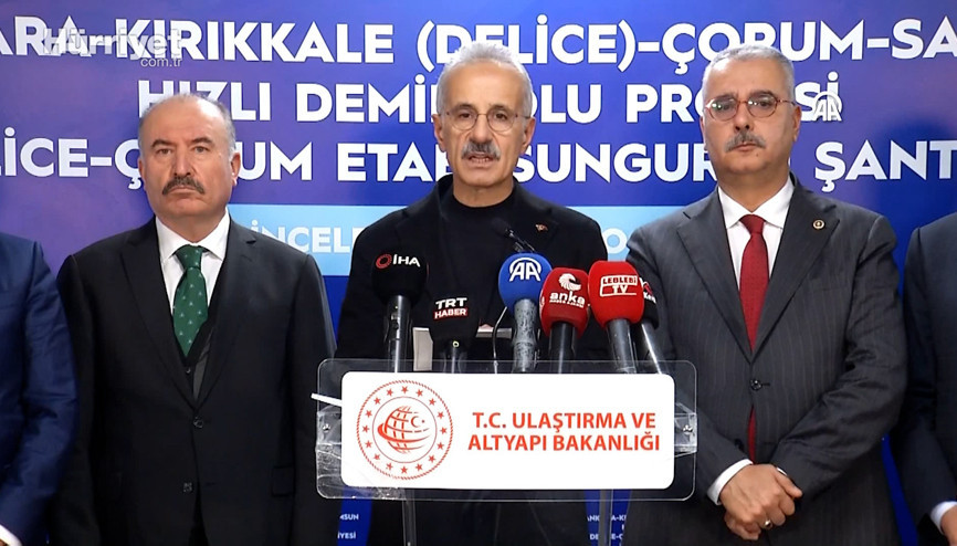 Bakan Uraloğlu’ndan ‘Süper Hızlı Tren’ müjdesi: Ankara-İstanbul arası 80 dakikaya düşüyor