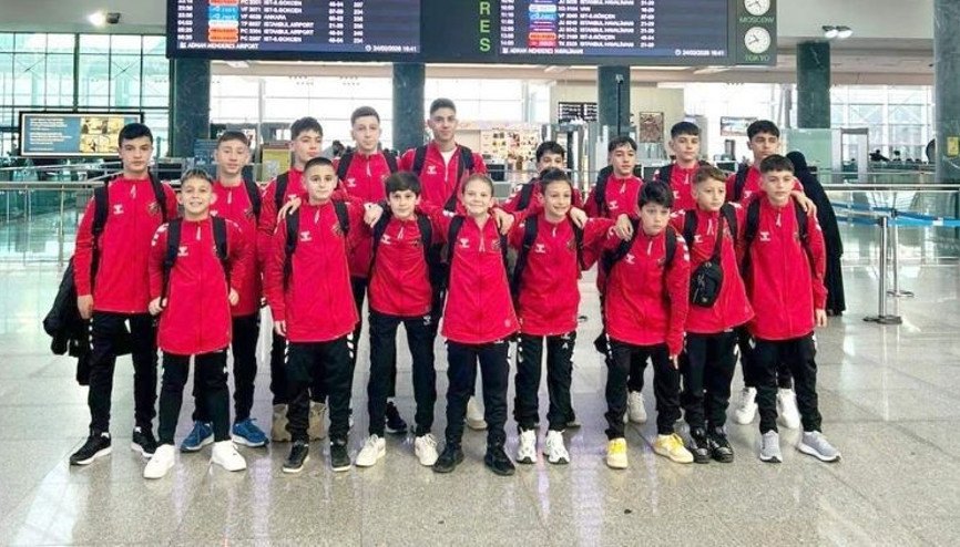 21 minik futbolcu Katar’da mahsur