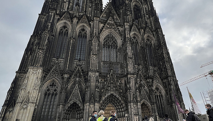 Köln Katedraline turist girişi ücretli oluyor