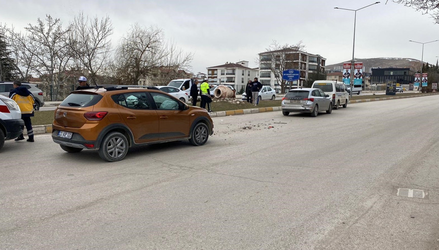 Elazığ’da 3 aracın çarpıştığı kazada 1 yaralı