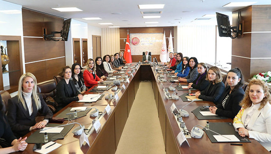 Bakan Göktaş, baroların kadın ve çocuk hakları komisyonu temsilcileriyle görüştü