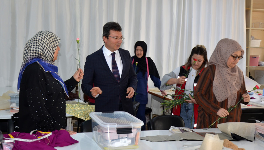 Kaymakam Şahin Kadınlar Gününü kutladı