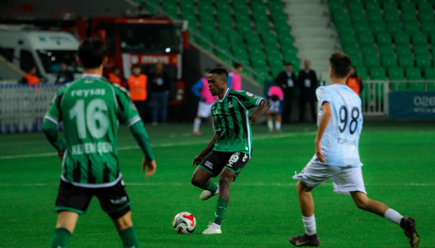 Sakaryaspor, Adana Demirsporu 4 golle devirdi
