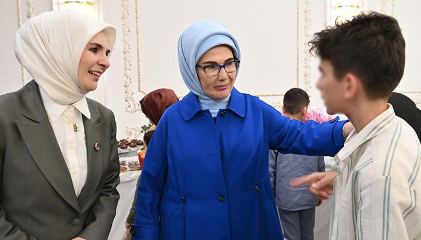 Emine Erdoğandan devlet himayesindeki çocuklarla iftar programına ilişkin paylaşım
