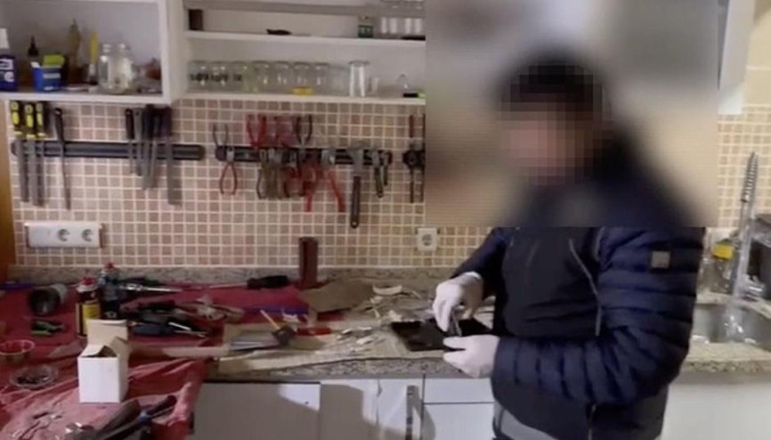 Sakaryada operasyon Ev, DEAŞ bağlantılı silah imalathanesi çıktı: Kokain ve yüzlerce silah parçası ele geçirildi Sakaryada operasyon Ev, DEAŞ bağlantılı silah imalathanesi çıktı: Kokain ve yüzlerce silah parçası ele geçirildi