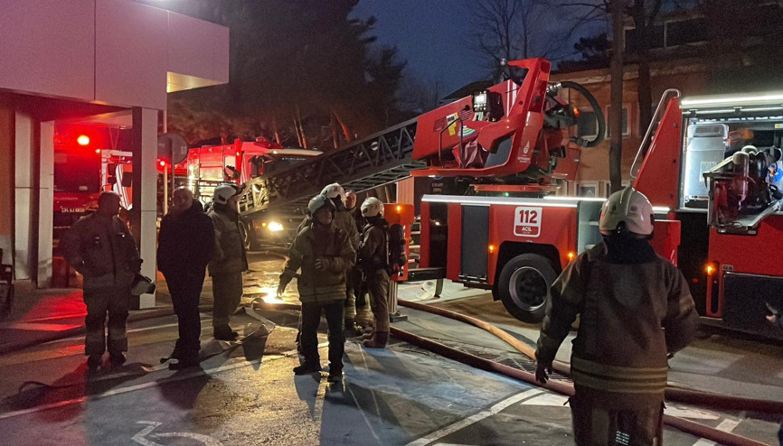 İstanbul - Sarıyerde Baltalimanı Kemik Hastanesi’nde çıkan yangın söndürüldü
