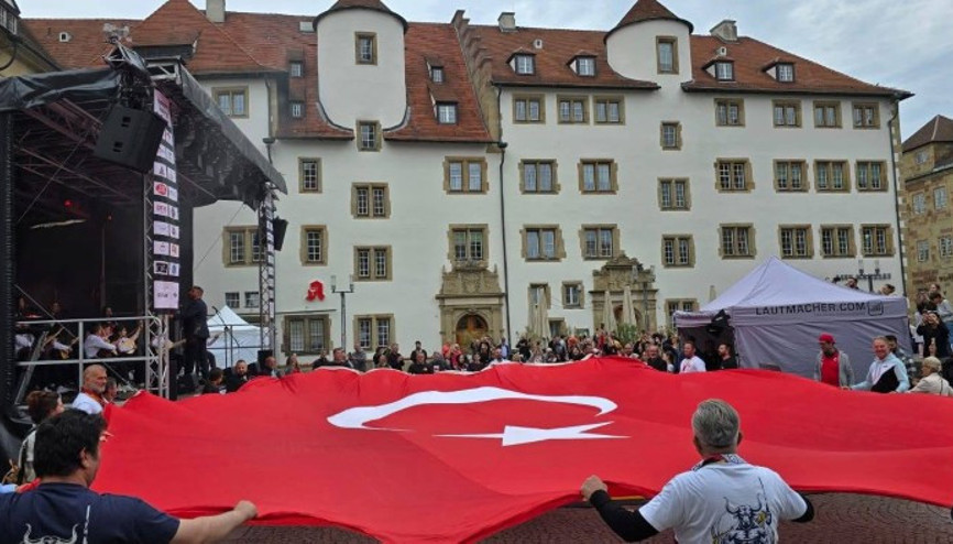 Almanyada kimlik üzerinde oy avcılığı yapılmasına STK’lardan sert tepki