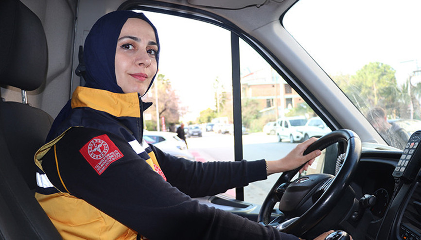 Trafikte bunu bile soran var Ambulans şoförü Gülser, mesleğinin zorluklarını anlattı