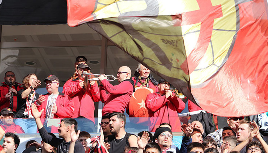 Eskişehirspor tribünlerinden, İspanyaya selam