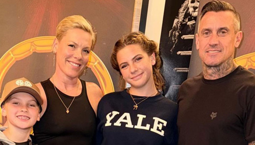 Boşanma söylentilerine mutlu aile pozuyla cevap