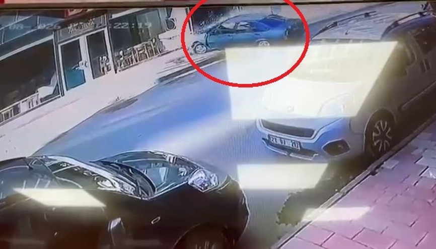 Otomobilin mobilya mağazasına girdiği kaza kamerada