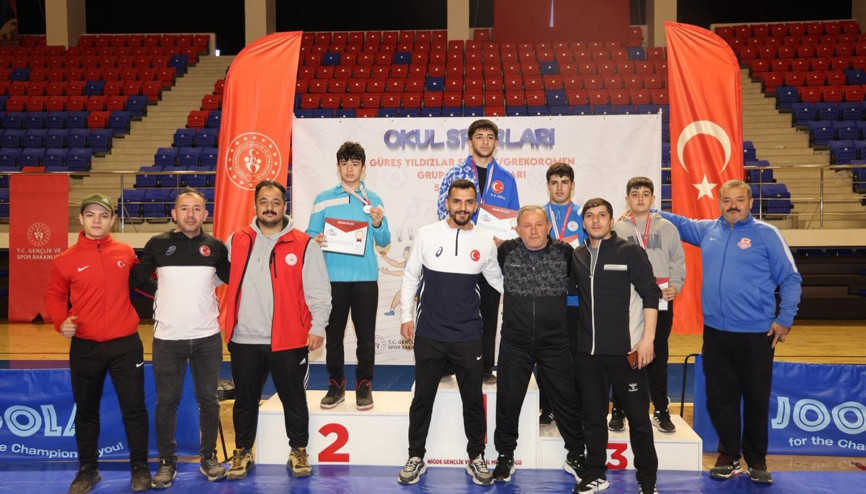 Okul sporları grekoromen güreş  müsabakaları tamamlandı