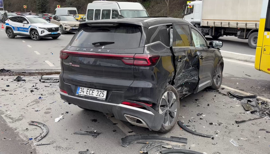 Sarıyerde 4 aracın karıştığı zincirleme kazada 4 kişi yaralandı