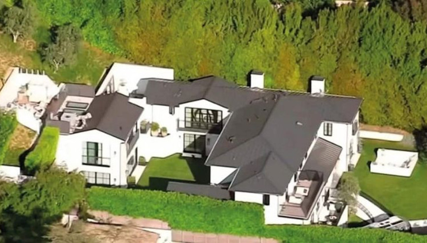 Eve kurşun yağmuru… 10 el ateş edildi