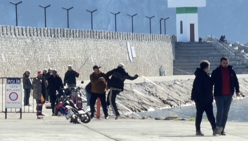 Limanda balıkçıların kavgası kamerada