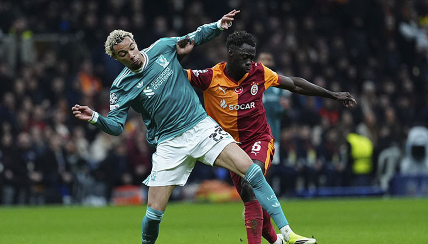 Galatasarayda Davinson Sanchez cezalı duruma düştü