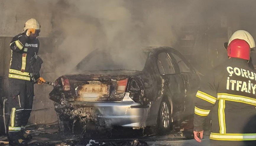 Otomobil tamir sırasında alev alev yandı