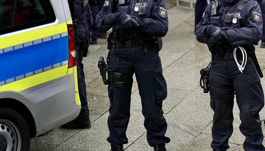 Almanyada polis bir şüpheliyi vurdu