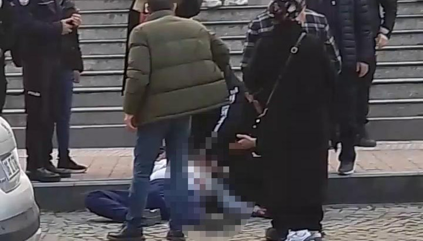 Cinsel istismarla suçladığı kişiyi adliye önünde öldürdü