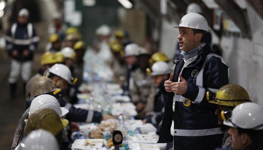 Bakan Bayraktar, madencilerle iftar yaptı