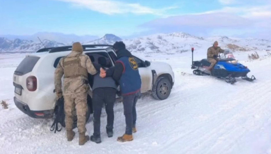 12 yıl 8 ay cezası bulunan firari hükümlü kar motoruyla takip sonucu yakalandı