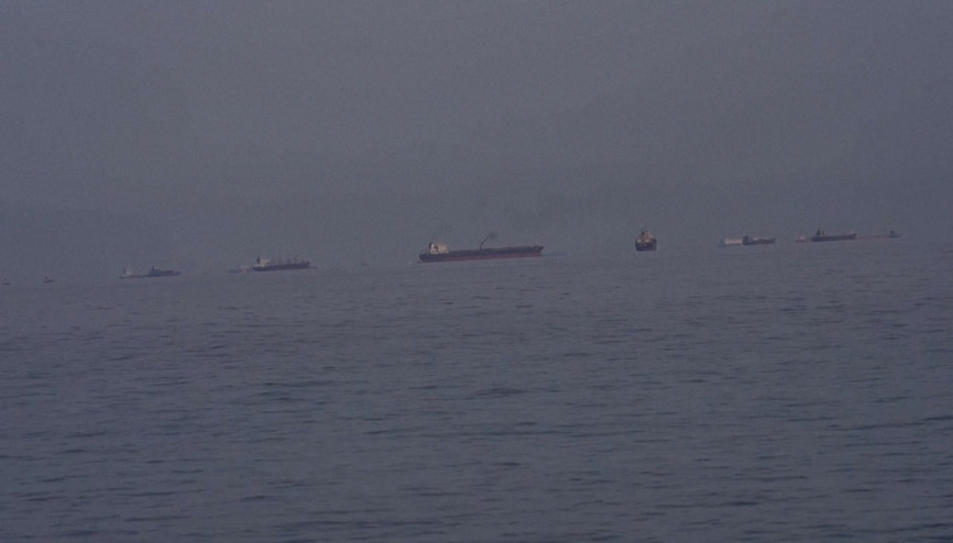 Hürmüz Boğazında denizde mahsur kalan gemiler böyle görüntülendi