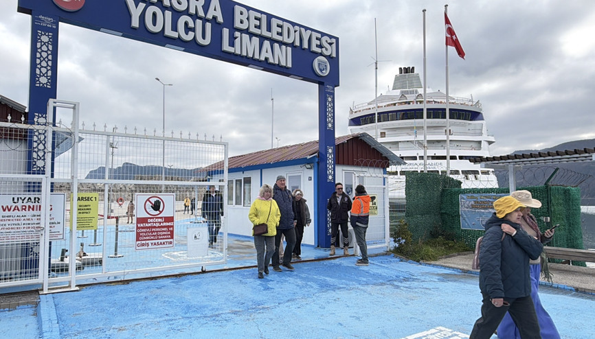 Amasraya kruvaziyerle 2026 yılının ilk turistleri geldi