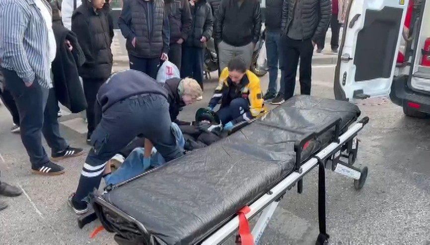 İstanbul - Sancaktepe’de motosiklet bariyere çarptı: 2 yaralı