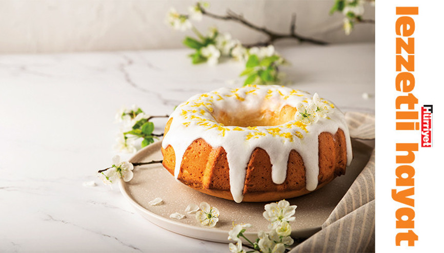 Sıradan bir kek, güzel bir sosla nasıl pasta olur Sıradan bir kek, güzel bir sosla nasıl pasta olur