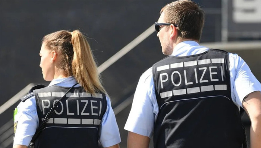 Yalnız başına seyahat eden 6 yaşındaki çocuk polise teslim edildi